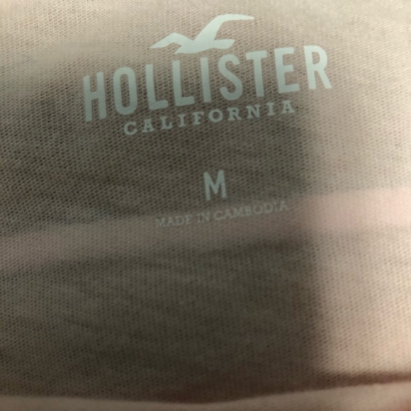 Never been Worn  Juniors Hollister Graphics Tee - Picture 4 of 4